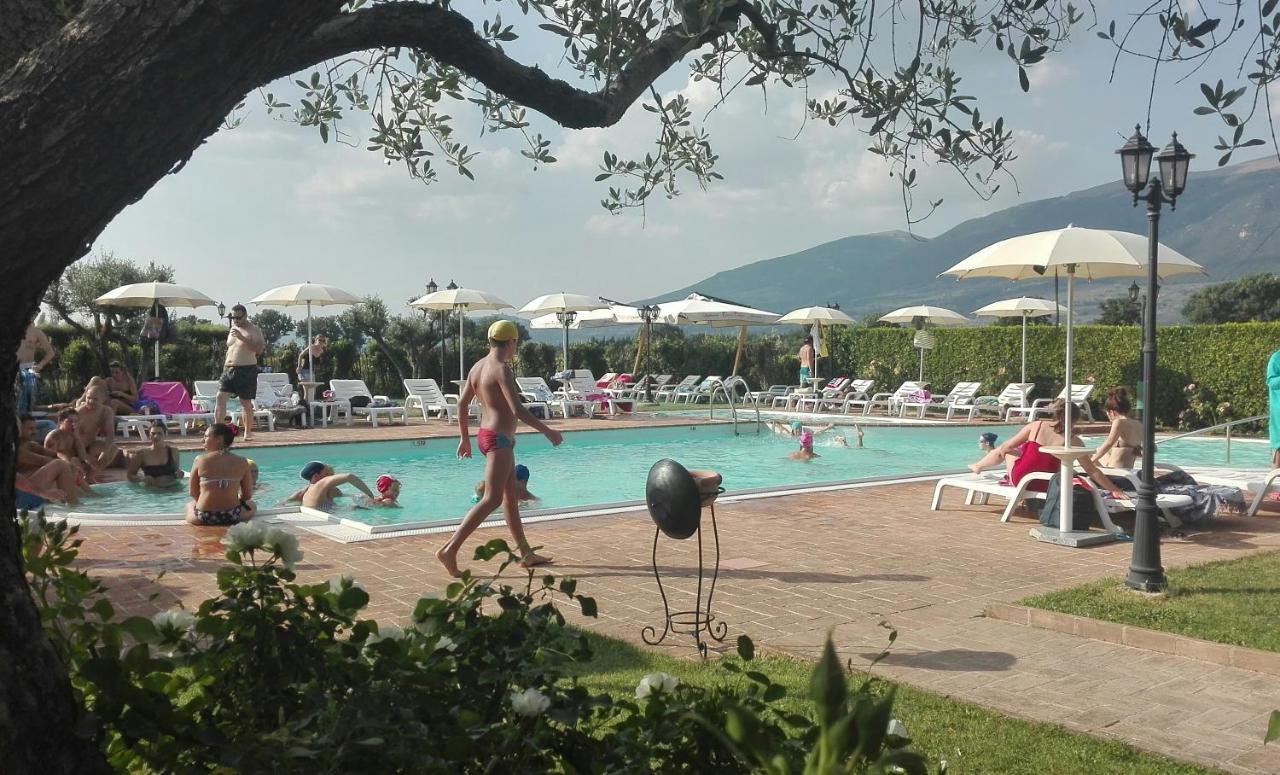 Terre Del Cantico Country House Spello Esterno foto